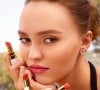 Lily-Rose Depp est le visage de la campagne printemps-été 2022 de Chanel Beauty, la ligne de produits de beauté Chanel.