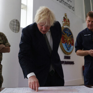 Le Premier ministre Boris Johnson lors de sa visite au quartier général de Northwood, le quartier général conjoint permanent des forces armées britanniques, à Eastbury, Royaume Uni, le 26 août 2021.