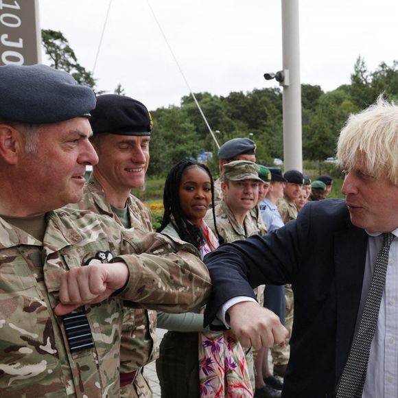 Le Premier ministre Boris Johnson lors de sa visite au quartier général de Northwood, le quartier général conjoint permanent des forces armées britanniques, à Eastbury, Royaume Uni, le 26 août 2021.