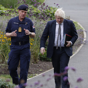 Le Premier ministre Boris Johnson lors de sa visite au quartier général de Northwood, le quartier général conjoint permanent des forces armées britanniques, à Eastbury, Royaume Uni, le 26 août 2021.