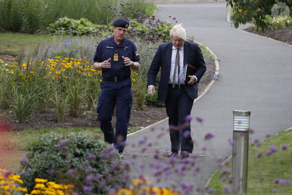 Le Premier ministre Boris Johnson lors de sa visite au quartier général de Northwood, le quartier général conjoint permanent des forces armées britanniques, à Eastbury, Royaume Uni, le 26 août 2021.