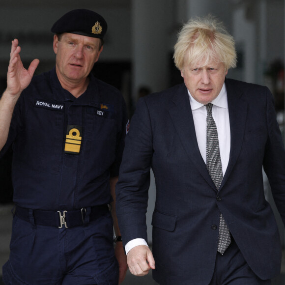 Le Premier ministre Boris Johnson lors de sa visite au quartier général de Northwood, le quartier général conjoint permanent des forces armées britanniques, à Eastbury, Royaume Uni, le 26 août 2021.