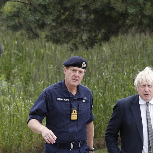 Le Premier ministre Boris Johnson lors de sa visite au quartier général de Northwood, le quartier général conjoint permanent des forces armées britanniques, à Eastbury, Royaume Uni, le 26 août 2021.