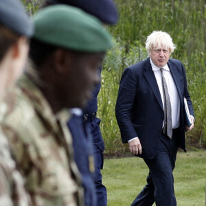 Le Premier ministre Boris Johnson lors de sa visite au quartier général de Northwood, le quartier général conjoint permanent des forces armées britanniques, à Eastbury, Royaume Uni, le 26 août 2021.