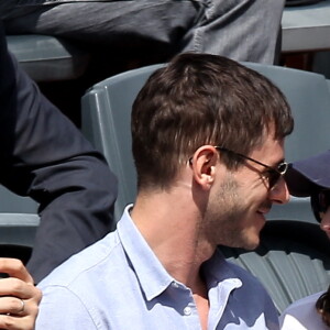 Gaspard Ulliel et sa compagne Gaëlle Pietri dans les tribunes des Internationaux de Tennis de Roland Garros à Paris le 7 juin 2017 © Cyril Moreau-Dominique Jacovides/Bestimage