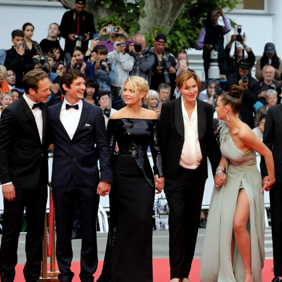 Paul Hamy, Niels Schneider, Virginie Efira, Justine Triet, Adèle Exarchopoulos, Gaspard Ulliel, Laure Calamy, Arthur Harari - Montée des marches du film "Sibyl" lors du 72ème Festival International du Film de Cannes. Le 24 mai 2019 © Jacovides-Moreau / Bestimage