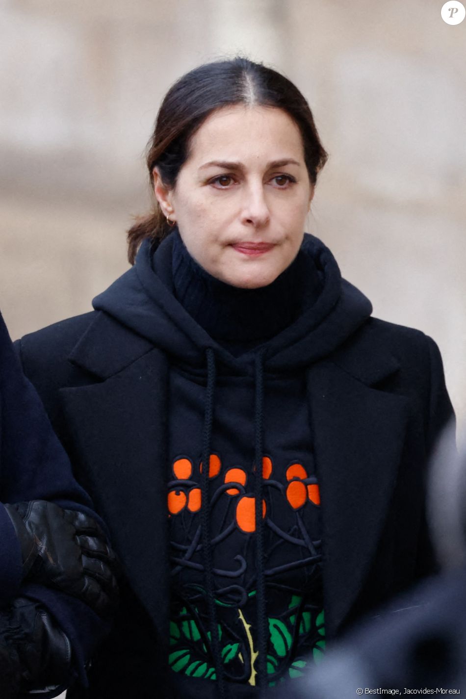 Amira Casar Arriv es Aux Obs ques b n diction De Gaspard Ulliel En amira-casar-arriv-es-aux-obs-ques-b-n-diction-de-gaspard-ulliel-en