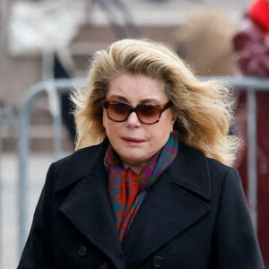 Catherine Deneuve - Arrivées aux obsèques (bénédiction) de Gaspard Ulliel en l'église Saint-Eustache à Paris. Le 27 janvier 2022 © Jacovides-Moreau / Bestimage