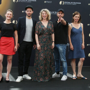 Nathalie Boutefeu, Ali Marhyar, Cécile Bois, Raphaël Lenglet et Yeelem Jappain lors du photocall de "Candice Renoir" lors du 57ème Festival de la télévision de Monté-Carlo le 17 juin 2017. © Denis Guignebourg / Bestimage