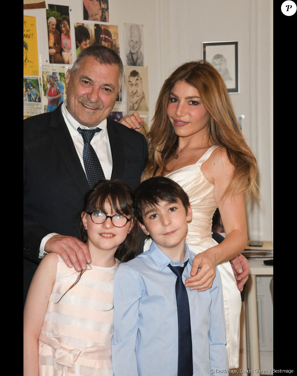 Bella et Jules - Jean-Marie Bigard et Lola Marois renouvellent leurs voeux pour leurs 10 ans de mariage. Le 27 mai 2021. © Coadic Guirec / Bestimage