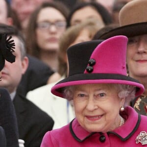 Kate Middleton et Elizabeth II à Leicester en 2012.