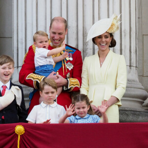 Le prince William, duc de Cambridge, et Catherine (Kate) Middleton, duchesse de Cambridge, le prince George de Cambridge, la princesse Charlotte de Cambridge, le prince Louis de Cambridge - La famille royale au balcon du palais de Buckingham lors de la parade Trooping the Colour 2019, célébrant le 93ème anniversaire de la reine Elisabeth II, Londres, le 8 juin 2019.