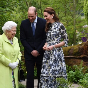 La reine Elisabeth II d'Angleterre, le prince William, duc de Cambridge, et Catherine (Kate) Middleton, duchesse de Cambridge, en visite au "Chelsea Flower Show 2019" à Londres, le 20 mai 2019.