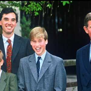 Le prince Charles et Lady Diana avec leurs fils, le prince William et le prince Harry, lors de leur rentrée scolaire au Eton College, en 1995. 