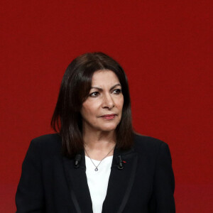 La maire de Paris et candidate socialiste à l'élection présidentielle Anne Hidalgo prononce un discours lors d'un meeting de campagne à Aubervilliers, dans le nord de Paris, France, le 22 janvier 2022