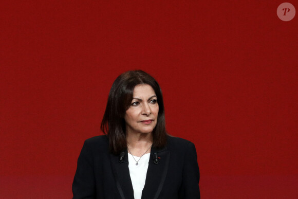 La maire de Paris et candidate socialiste à l'élection présidentielle Anne Hidalgo prononce un discours lors d'un meeting de campagne à Aubervilliers, dans le nord de Paris, France, le 22 janvier 2022