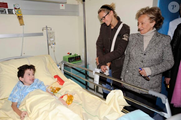 Bernadette Chirac et Lorie en visite dans un hôpital (2009)