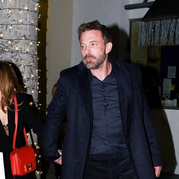 Exclusif - Jennifer Lopez et son compagnon Ben Affleck sont allés dîner en amoureux au restaurant Matu du quartier de Beverly Hills à Los Angeles, le 30 janvier 2022.
