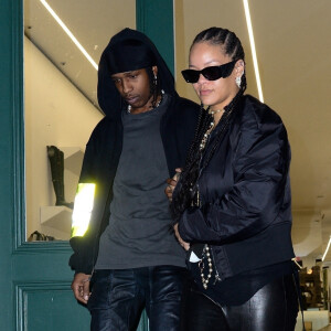 Exclusif - Rihanna et son compagnon A$AP Rocky font du shopping à New York le 17 septembre 2021.