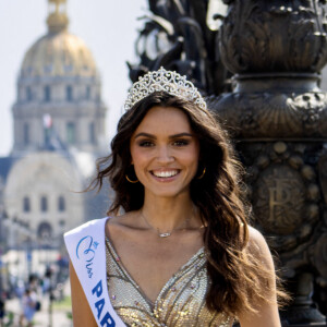 Shooting photo de Diane Leyre Miss Île-de-France 2021 et Miss Paris 2021, à Paris, France, le 21 juillet 2021. Robe Christophe Guillarmé en tulle nude encolure bateau rebrodée de lignes de sequins et cristaux multicolores, maquillage et coiffure Elysées Marbeuf. © Edward Tur via Bestimage