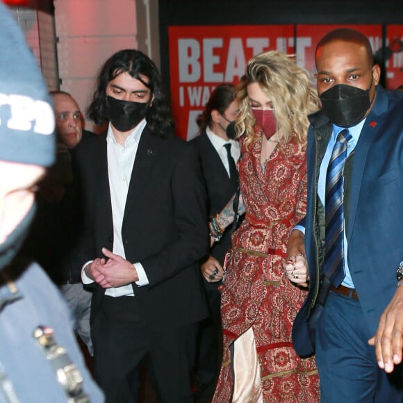 Paris Jackson et ses frères Prince Michael Jackson I et II à la sortie du Neil Simon Theatre où ils ont assisté à la première de la comédie musicale "MJ" à New York, le 1er février 2022.