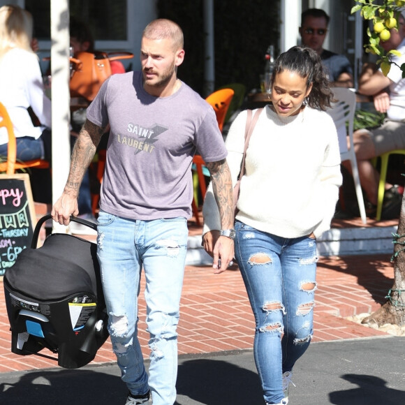 Matt Pokora et sa compagne Christina Milian se baladent avec leur fils Isaiah dans le quartier de West Hollywood à Los Angeles.Le 11 février 2020 