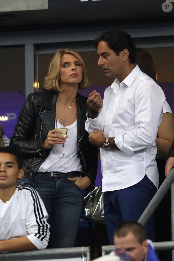 Sylvie Tellier (directrice générale de la Société Miss France et Miss France 2002) et son mari Laurent dans les tribunes du stade de France lors du match de ligue des nations opposant la France à l'Allemagne à Saint-Denis, Seine Saint-Denis, France, le 16 octobre 2018. La France a gagné 2-1.