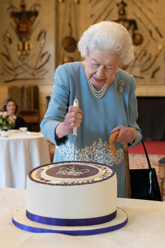 La reine Elisabeth II quitte Sandringham House, qui est la résidence de la reine à Norfolk, après une réception avec des représentants de groupes communautaires locaux pour célébrer le début du Jubilé de platine.
