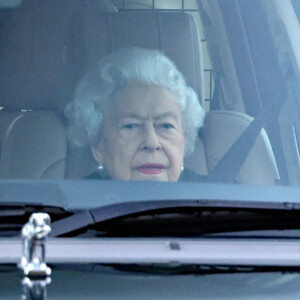 La reine Elisabeth II d'Angleterre en voiture aux alentours de sa résidence de Sandringham. Le 2 février 2022 © Imago / Panoramic / Bestimage