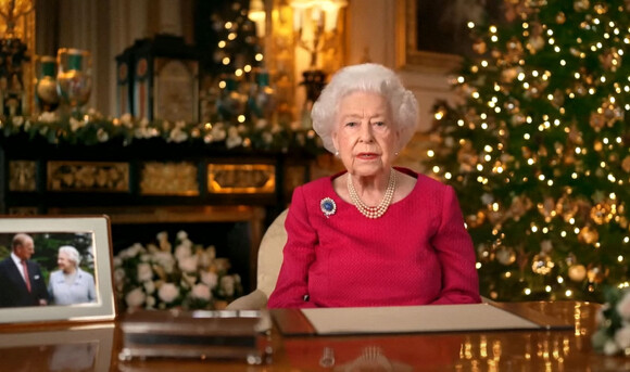 Le discours de Noël 2021 de la reine Elisabeth II d'Angleterre le 25 décembre 2021 au château de Windsor © Youtube via Bestimage