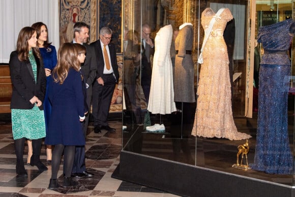 La princesse Mary, le prince Frederik et leurs enfants le prince Vincent, la princesse Josephine et la princesse Isabella - Ouverture de l'exposition "H.K.H. Crown Princess Mary 1972-2022", à l'occasion du 50ème anniversaire de la princesse Mary de Danemark, à Hillrod. Le 3 février 2022