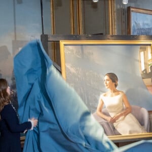 La princesse Mary (dévoilant son portrait en peinture), le prince Frederik et leurs enfants le prince Vincent, la princesse Josephine et la princesse Isabella - Ouverture de l'exposition "H.K.H. Crown Princess Mary 1972-2022", à l'occasion du 50ème anniversaire de la princesse Mary de Danemark, à Hillrod. Le 3 février 2022