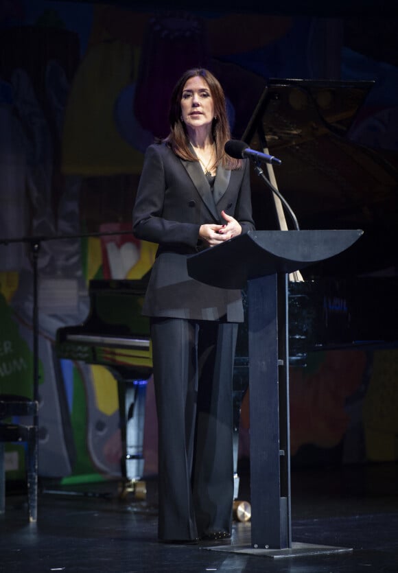 La princesse Mary de Danemark (en tailleur pantalon noir Paul Smith) lors de la remise des prix "Danish Cancer Sociaety"s Award of Honor" à Copenhague. Le 4 février 2019
