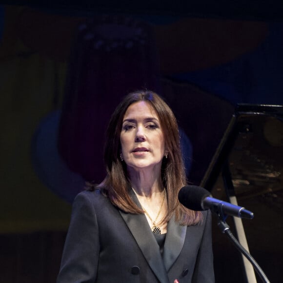 La princesse Mary de Danemark (en tailleur pantalon noir Paul Smith) lors de la remise des prix "Danish Cancer Sociaety"s Award of Honor" à Copenhague. Le 4 février 2019