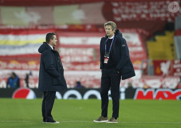 Marc Overmars et Edwin van der Sar. Photo : Darren Staples/Sportimage via PA Images