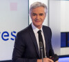 Exclusif - Cyril Viguier lors de son émission "Face aux territoires" dans les studios de TV5 Monde à Paris. © Pierre Perusseau/Bestimage