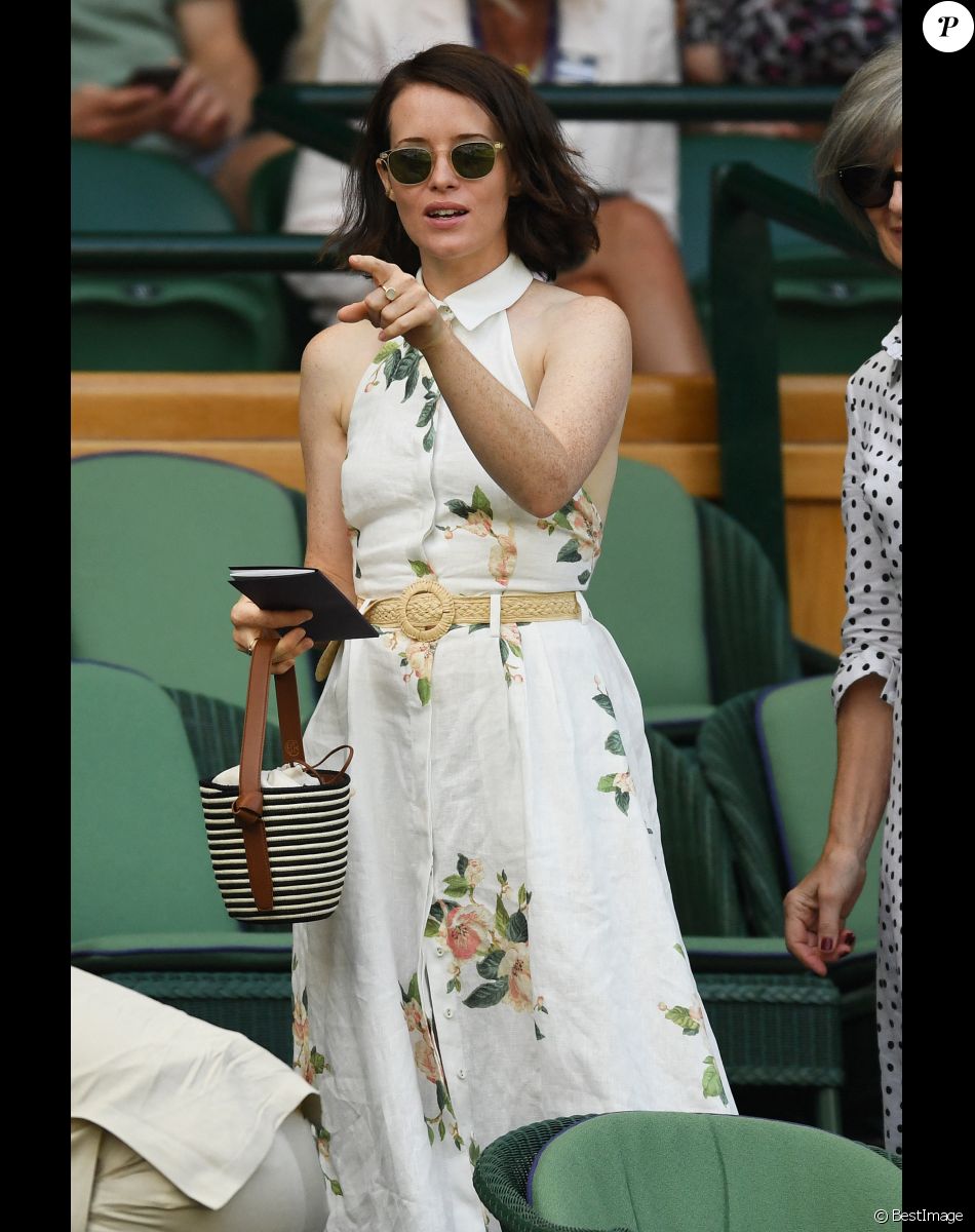 Claire Foy dans les tribunes du tournoi de Wimbledon 2019 à Londres, le 11 juillet 2019.