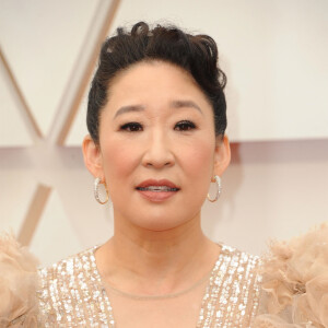 Sandra Oh lors du photocall des arrivées de la 92ème cérémonie des Oscars 2020 au Hollywood and Highland à Los Angeles, Californie, Etats-Unis, le 9 février 2020.