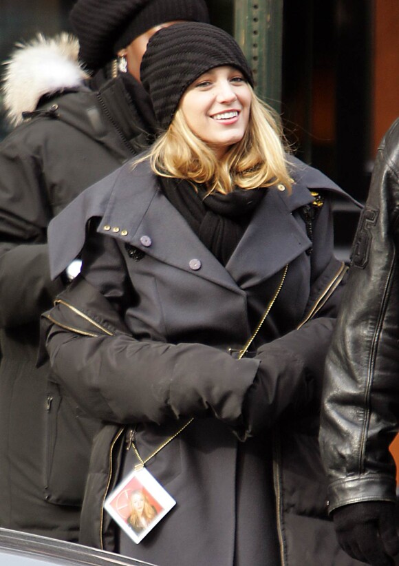 Blake Lively sur le tournage de Gossip Girl, toujours dans la même tenue le 11 janvier 2009 à New York