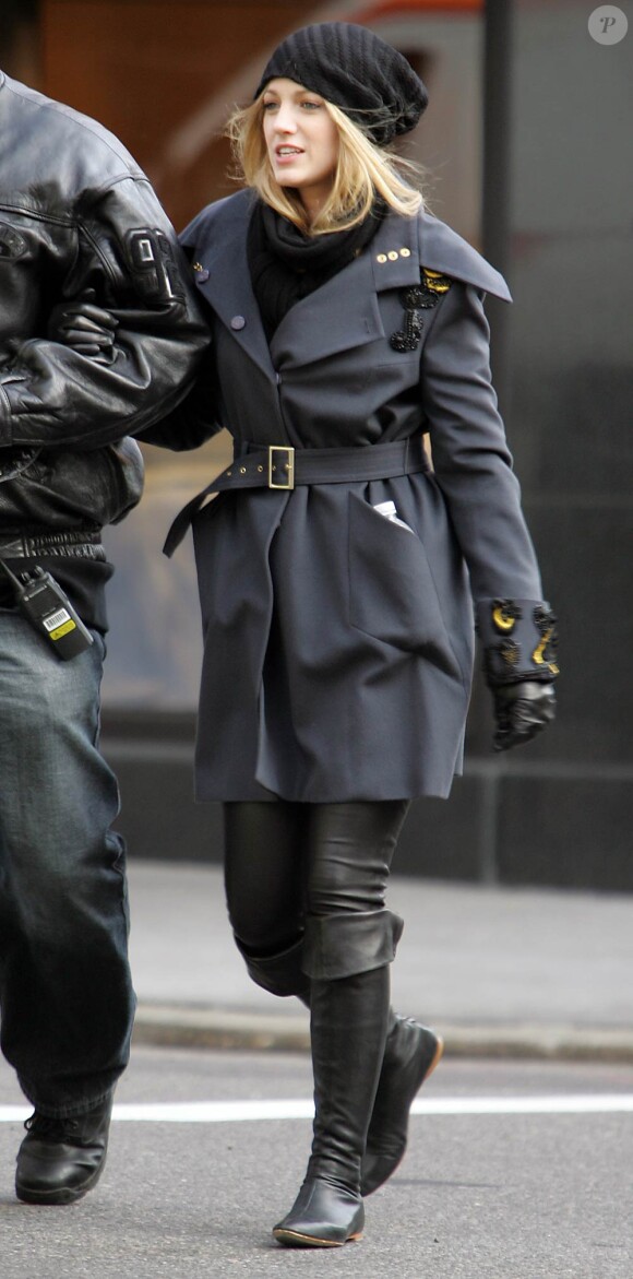 Blake Lively sur le tournage de Gossip Girl, toujours dans la même tenue le 11 janvier 2009 à New York