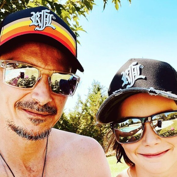 Arnaud Tsamère et son fils Albert sur Instagram. Le 10 août 2021.
