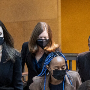 Angelina Jolie, les larmes aux yeux, demande au Congrès de voter une loi contre les violences domestiques à Washington le 9 février 2022. Elle est avec sa fille Zahara. © Michael Brochstein/ZUMA Press Wire / Bestimage 