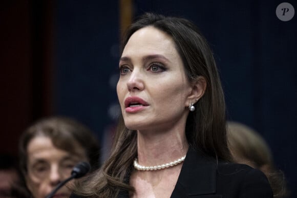 Angelina Jolie, les larmes aux yeux, demande au Congrès de voter une loi contre les violences domestiques à Washington © Michael Brochstein/ZUMA Press Wire / Bestimage 