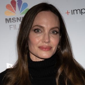 Angelina Jolie - Première du film "Paper And Glue: A JR Project" à Los Angeles le 18 novembre 2021. 