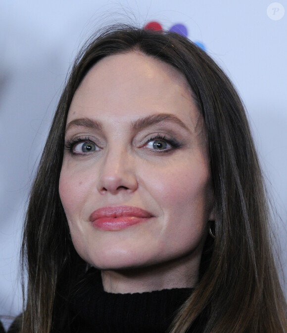Angelina Jolie - Première du film "Paper And Glue: A JR Project" à Los Angeles le 18 novembre 2021. 