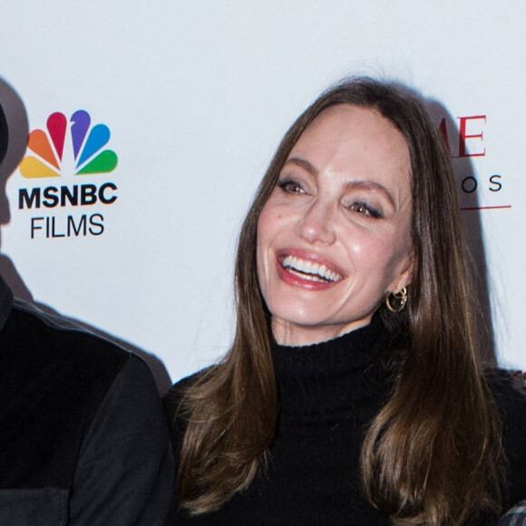 JR, Angelina Jolie, Pax Thien Jolie-Pitt - Première du film "Paper And Glue: A JR Project" à Los Angeles le 18 novembre 2021. 