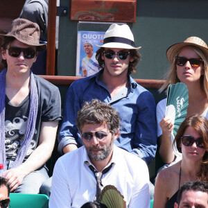 Raphaël et sa compagne Mélanie Thierry avec Gaspard Ulliel à Roland Garros le 4 juin 2010.