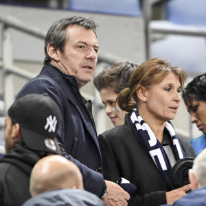 Jean-Luc Reichmann et sa femme Nathalie au match de qualification pour la Coupe du Monde 2018, "France-Bulgarie" au Stade de France à Saint-Denis, le 7 octobre 2016. © Pierre Perusseau/Bestimage 