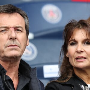 Veuillez flouter le visages des enfants avant publication - Jean Luc Reichmann et sa femme Nathalie - People au match de football entre le Psg et Bordeaux au Parc des Princes à Paris le 1er octobre 2016. © Cyril Moreau/Bestimage