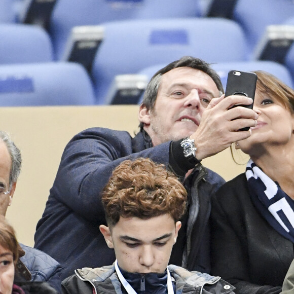 Jean-Luc Reichmann et sa femme Nathalie au match de qualification pour la Coupe du Monde 2018, "France-Bulgarie" au Stade de France à Saint-Denis, le 7 octobre 2016. © Pierre Perusseau/Bestimage 